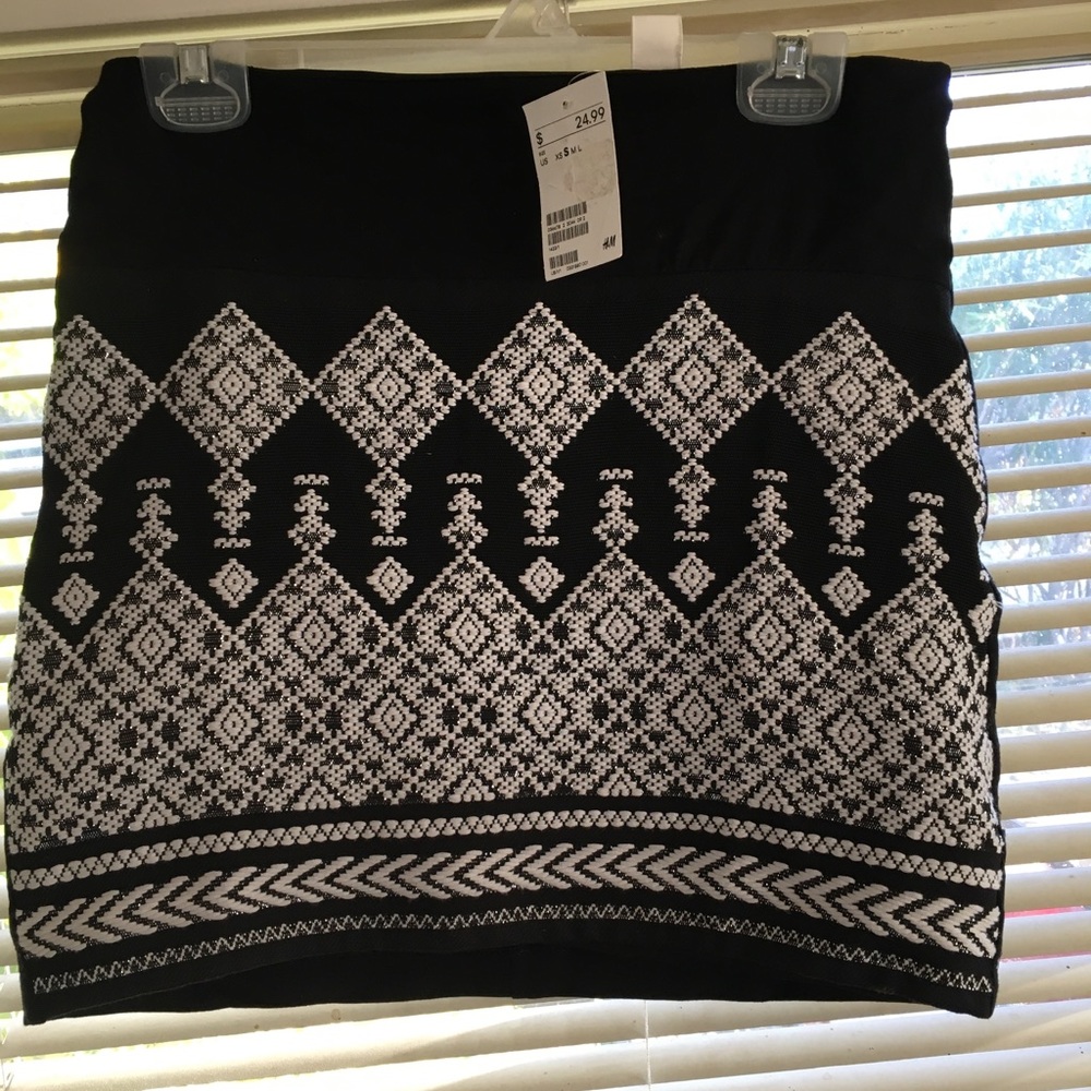 Super cute tribal print mini skirt😍